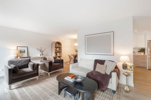 2220 Sky Line Dr, Waterloo, IA, 50701-9731 | Card Image