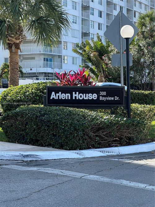 apt-210-300 Bayview Dr, Sunny Isles Beach, FL, 33160-4744 | Card Image
