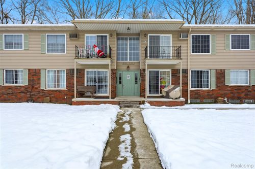 8188 24 Mile Rd, Shelby Twp, MI, 48316-3564 | Card Image