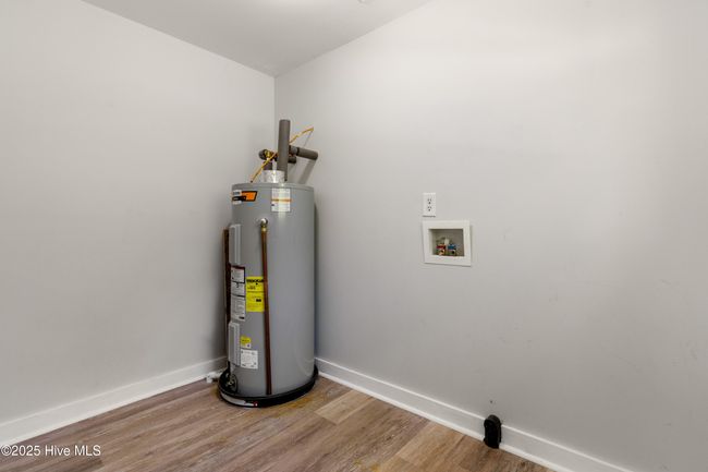 Laundry Room | Image 12