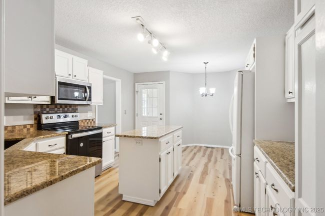 1426 Orchard Dr, House other with 4 bedrooms, 3 bathrooms and null parking in Grove OK | Image 10