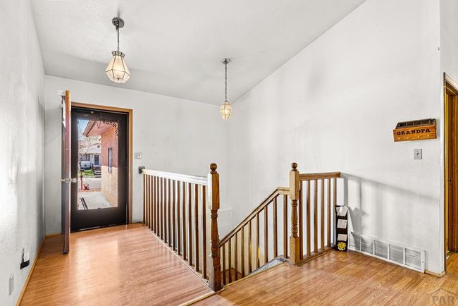 entry way, shows stairway w landing to basement | Image 17