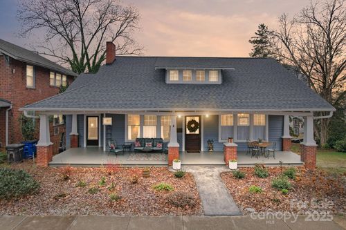 202 S Oak St, Statesville, NC, 28677-5142 | Card Image