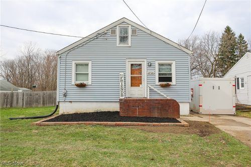 2721 Meadow Dr, Akron, OH, 44312-3959 | Card Image