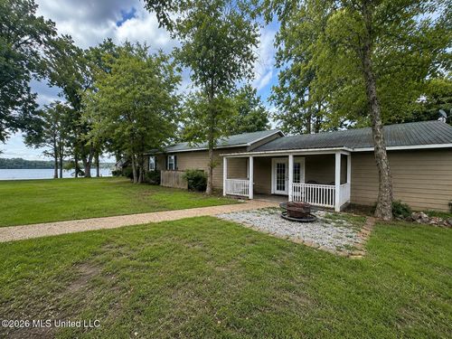 1295 Moon Lake Rd, Dundee, MS, 38626-9688 | Card Image