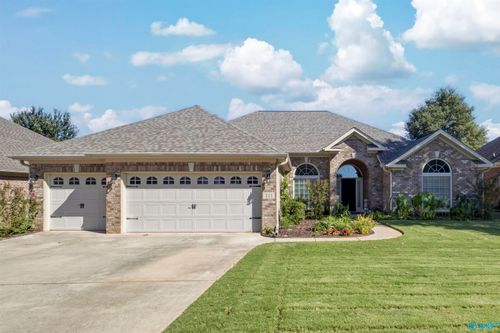 111 Castlewood Dr, Madison, AL, 35756-2504 | Card Image