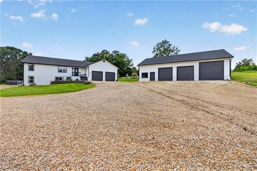 25493 Kansas Ave, Tonganoxie, KS, 66086-3229 | Card Image