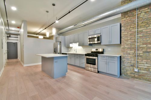 201-25 W Hubbard St, Chicago, IL, 60654-8172 | Card Image
