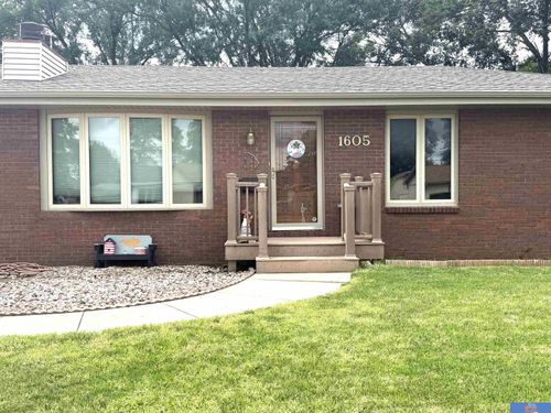 1605 Pleasant View Ave, Beatrice, NE, 68310-1739 | Card Image