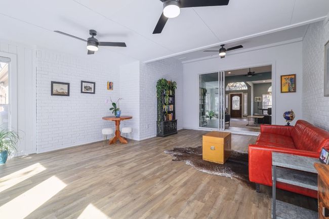 Sunroom. | Image 12