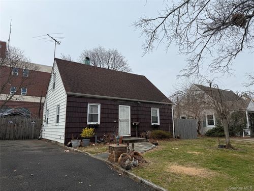 431 Franklin Ave, Hewlett, NY, 11557-1129 | Card Image