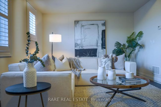 25 Plowman Lane, House attached with 3 bedrooms, 4 bathrooms and 2 parking in Richmond Hill ON | Image 4