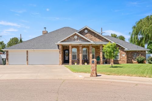704 Providence Cir, Clovis, NM, 88101-1090 | Card Image