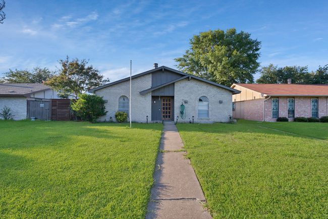 221 Long Shadow Ln, House other with 3 bedrooms, 2 bathrooms and null parking in Mesquite TX | Image 4