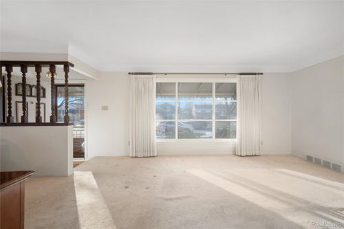 8711 Jackson St, Taylor, MI, 48180-2996 | Card Image