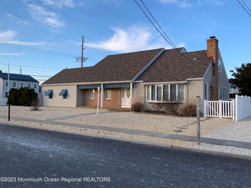 107 Carlton Pl, Mantoloking, NJ, 08738-1327 | Card Image