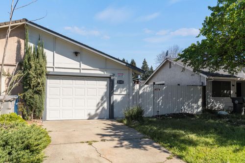 8205 Center Parkway, Sacramento, CA, 95823 | Card Image