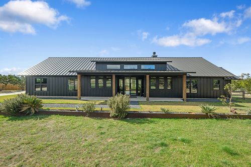 107 W Lakeshore Dr, Dripping Springs, TX, 78620-3125 | Card Image