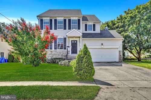 30 E 5th St, BURLINGTON, NJ, 08016-2707 | Card Image