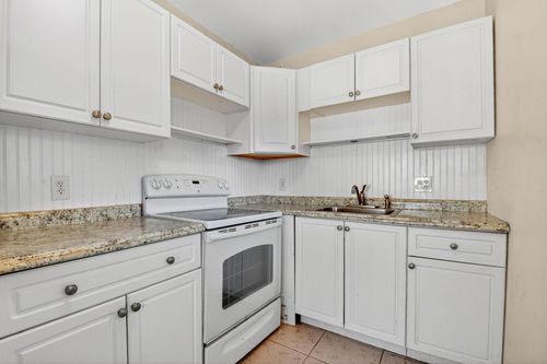 210-2880 Lake Osborne Dr, Lake Worth Beach, FL, 33461-5905 | Card Image