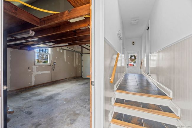 Attached Garage into mudroom | Image 28
