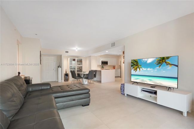 APT-704 - 1155 Brickell Bay Dr, Condo with 3 bedrooms, 2 bathrooms and null parking in Miami FL | Image 11
