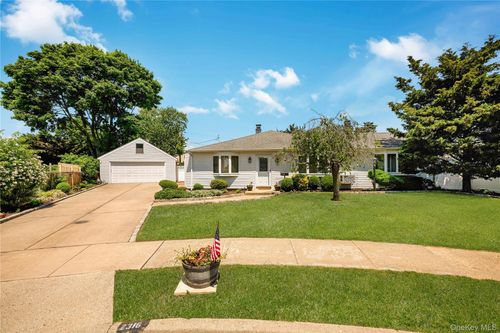 2316 Poe Ct, Seaford, NY, 11783-2922 | Card Image