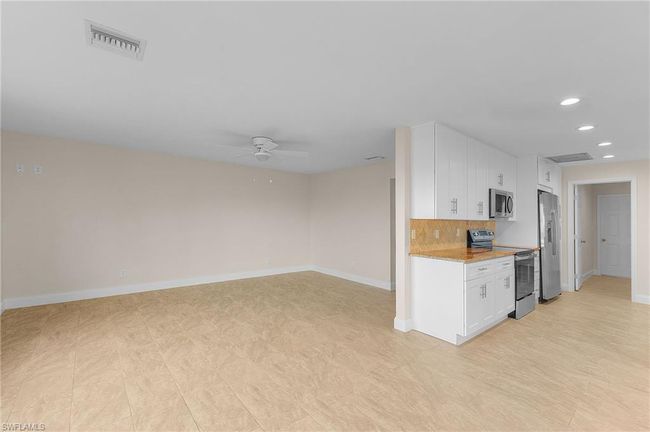 Family Room/Kitchen | Image 22
