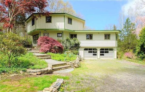 25 Coachman Pike, Ledyard, CT, 06339-1306 | Card Image