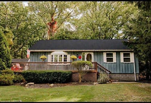 9928 Superior St, Port Franks, ON, N0M2L0 | Card Image