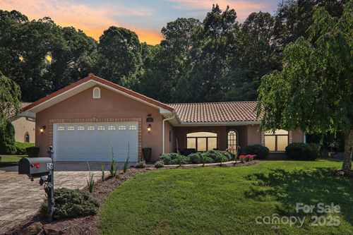 26 Ocaso Dr, Asheville, NC, 28806-8202 | Card Image