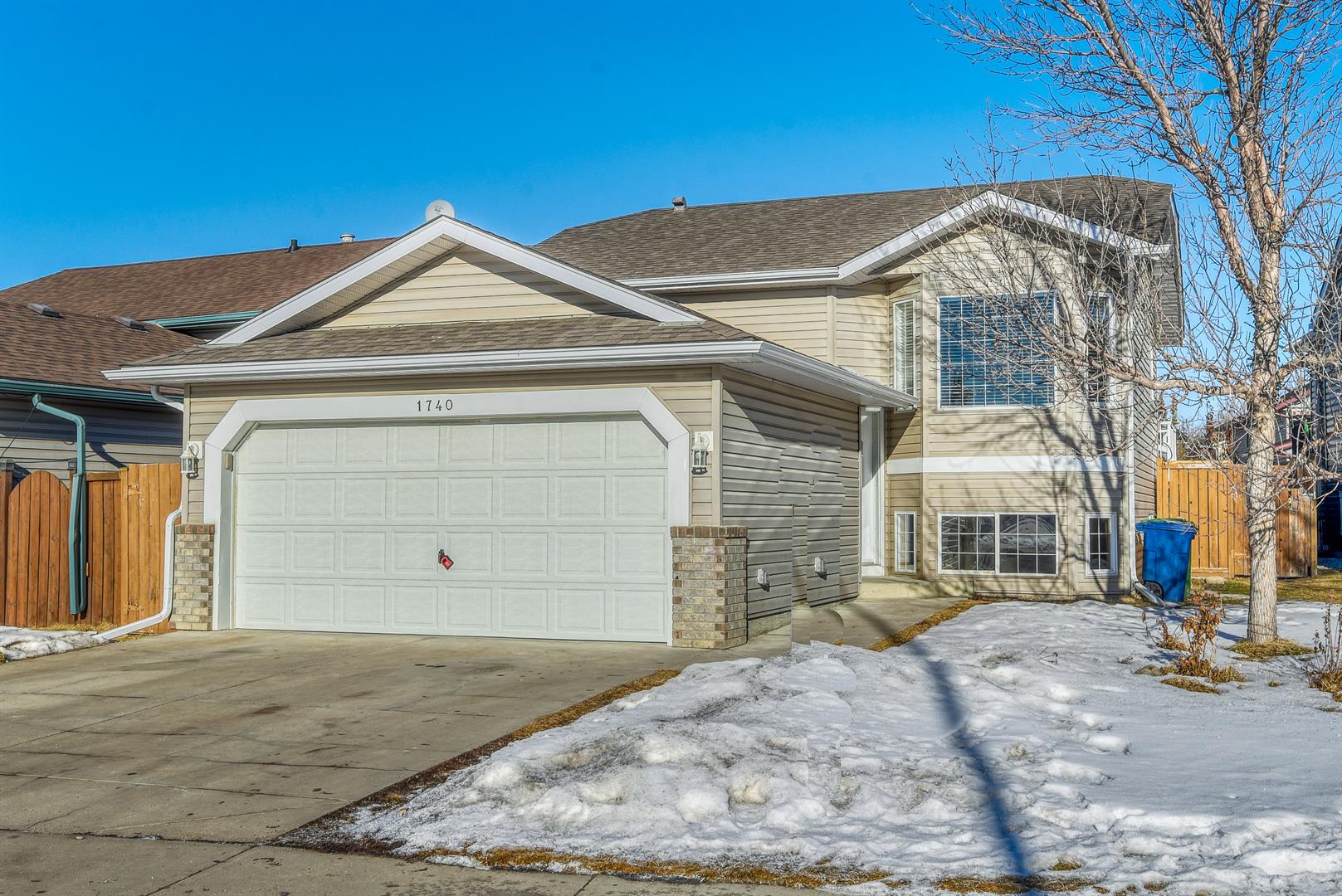 1740 Big Springs Way Se, Sold in Airdrie Zoocasa