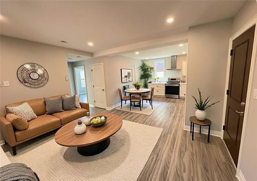 2-200 Holton Ave S, Hamilton, ON, L8M2L7 | Card Image