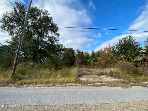 107 Hickory St, Pass Christian, MS, 39571-3512 | Card Image