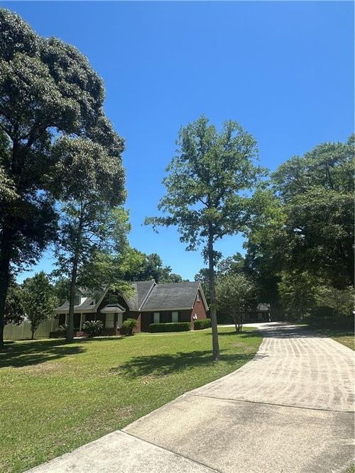 10400 Celeste Rd, Saraland, AL, 36571-9704 | Card Image