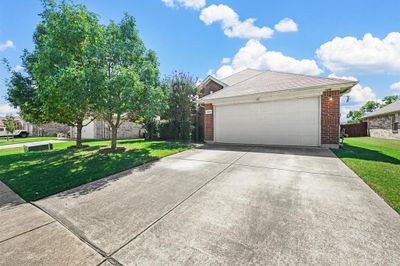 1007 Seider Lane, House other with 4 bedrooms, 2 bathrooms and null parking in Grand Prairie TX | Image 2