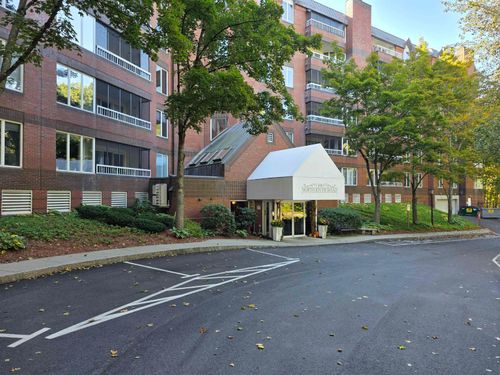 213-300 River Rd, Manchester, NH, 03104-2483 | Card Image
