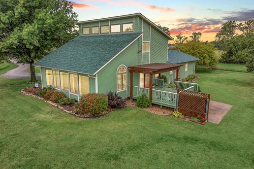 736 Nighthawk, Peabody, KS, 66866-9437 | Card Image