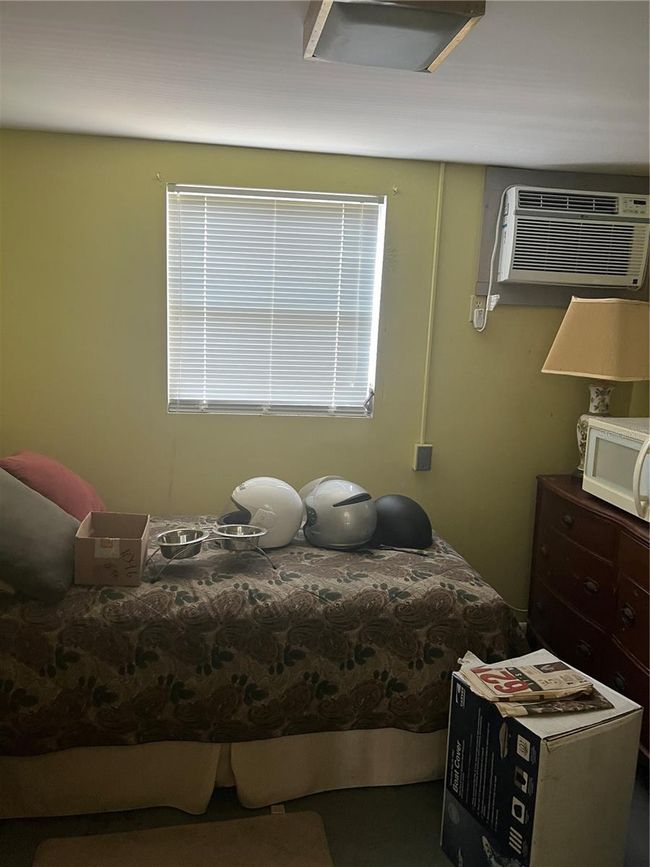 Bedroom in garage | Image 17