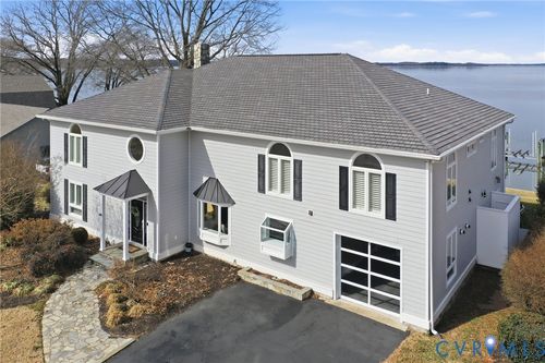 202 W Gwynnfield Rd, Tappahannock, VA, 22560-5255 | Card Image