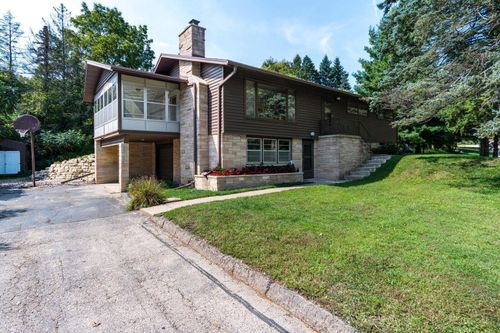 601 N 4th St, La Crescent, MN, 55947-1046 | Card Image