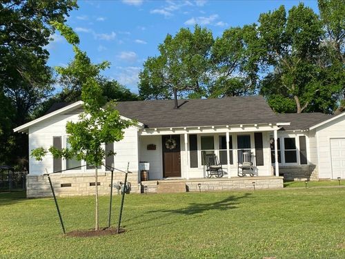 907 N Magnolia Ave, Hubbard, TX, 76648-2165 | Card Image