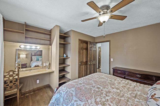Built-in shelves and desk nook to free up floor space | Image 31