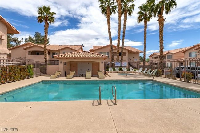 UNIT-136 - 8450 Alta Dr, Condo with 2 bedrooms, 2 bathrooms and null parking in Las Vegas NV | Image 4