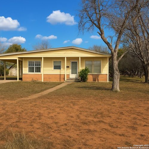 504 N Cedar St, Pearsall, TX, 78061-3812 | Card Image