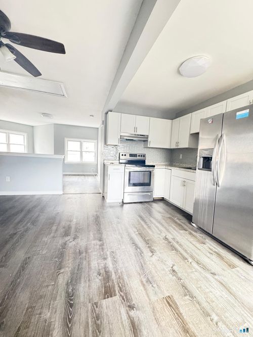 33 Pond St, Naugatuck, CT, 06770-4077 | Card Image