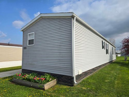 32782 Susan Ln N, New Haven, MI, 48048-3210 | Card Image
