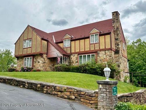 828 Glenwood Rd, Old Forge, PA, 18518-2215 | Card Image