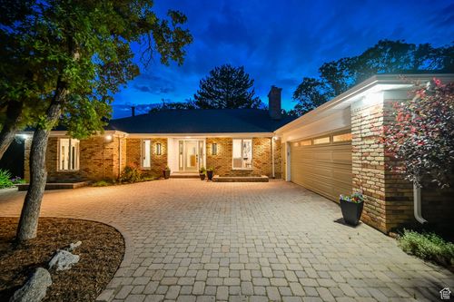 3385 E Deer Hollow Cir, Sandy, UT, 84092-4587 | Card Image