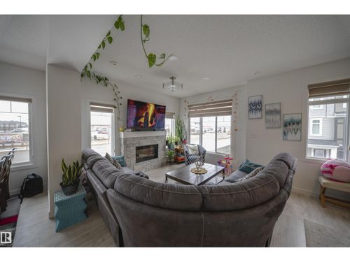 2215 24 St Nw, Edmonton, AB, T6T1A6 | Card Image